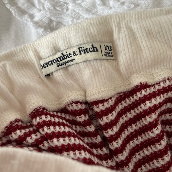 ABERCROMBIE AND FITCH PAJAMA SET - Picture 4 of 5